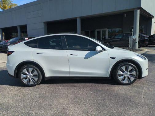 2023 Tesla Model Y Long Range Dual Motor All-Wheel Drive