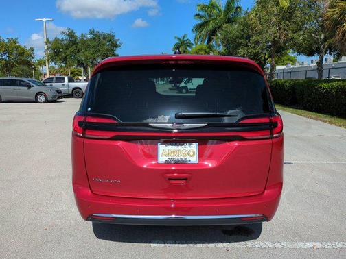2025 Chrysler Pacifica L