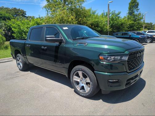 Serrano Green Metallic 2026 RAM 1500 Express