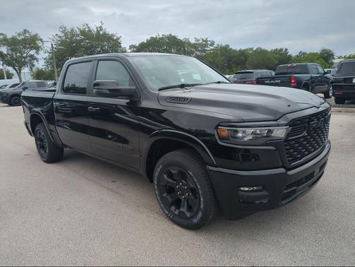 Diamond Black Crystal Pearlcoat 2026 RAM 1500 Big Horn/Lone Star