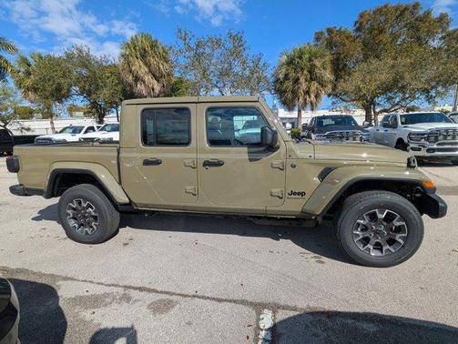2026 Jeep Gladiator Sahara 4x4