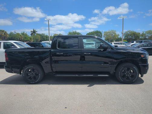 Diamond Black Crystal Pearlcoat 2026 RAM 1500 Express