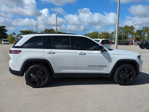 2022 Jeep Grand Cherokee Altitude