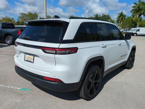 2022 Jeep Grand Cherokee Altitude