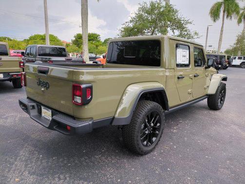 2025 Jeep Gladiator Nighthawk