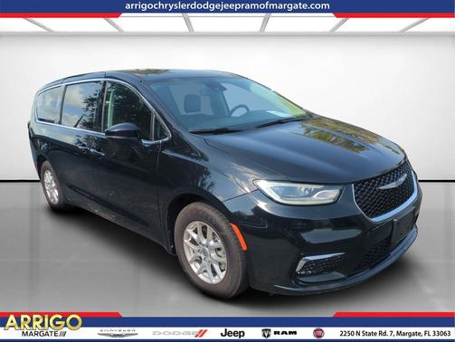 Diamond Black Crystal Pearlcoat 2024 Chrysler Pacifica Touring L