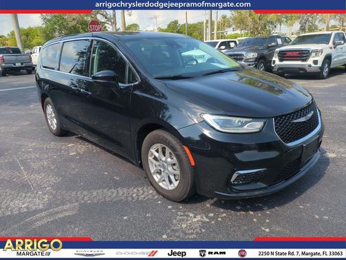 Diamond Black Crystal Pearlcoat 2024 Chrysler Pacifica Touring L