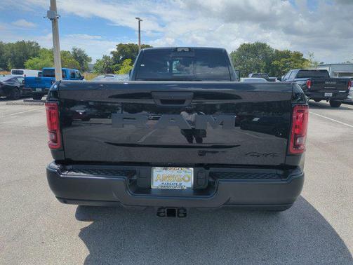 Diamond Black Crystal Pearlcoat 2026 RAM 3500 Tradesman Crew Cab 4x4 8' Box
