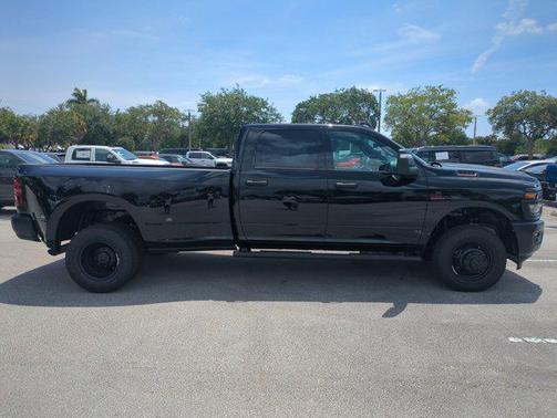 Diamond Black Crystal Pearlcoat 2026 RAM 3500 Tradesman Crew Cab 4x4 8' Box