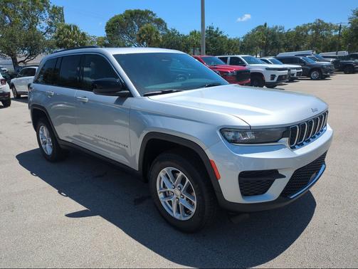 Silver Zynith 2026 Jeep Grand Cherokee Laredo