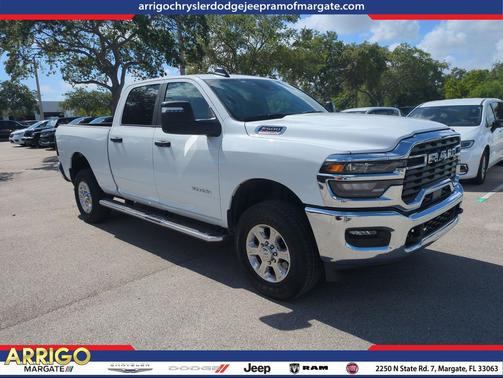 Bright White Clearcoat 2026 RAM 2500 Big Horn Crew Cab 4x4 6'4' Box