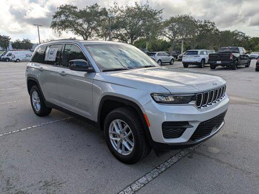 2025 Jeep Grand Cherokee Laredo