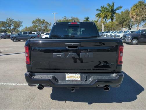 Diamond Black Crystal Pearlcoat 2026 RAM 1500 Express