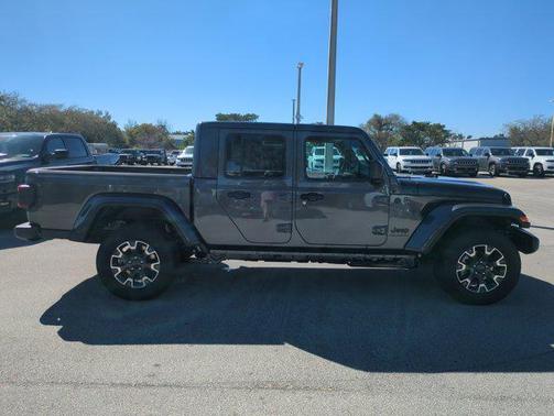 2026 Jeep Gladiator Sahara 4x4