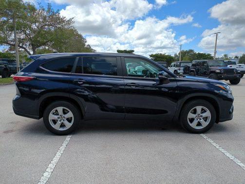 2023 Toyota Highlander LE