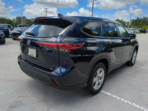 2023 Toyota Highlander LE