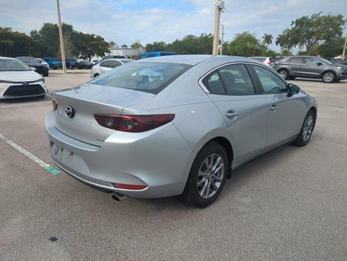 Sonic Silver Metallic 2021 Mazda Mazda3 2.0 FWD