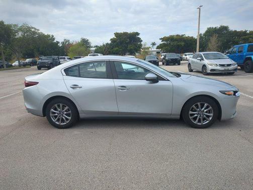 Sonic Silver Metallic 2021 Mazda Mazda3 2.0 FWD