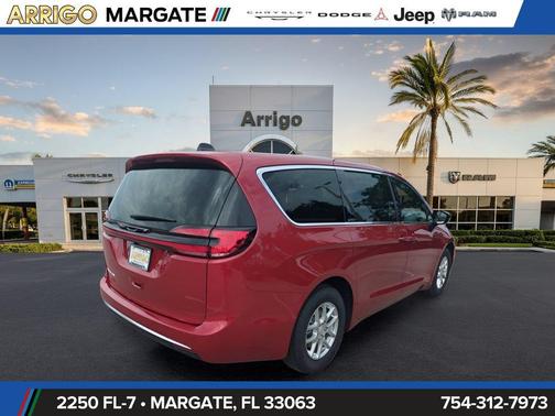 Red Hot Pearlcoat 2027 Chrysler Pacifica L