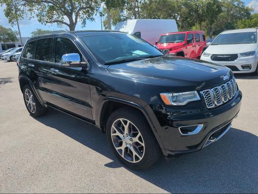 Diamond Black Crystal Pearlcoat 2019 Jeep Grand Cherokee Overland