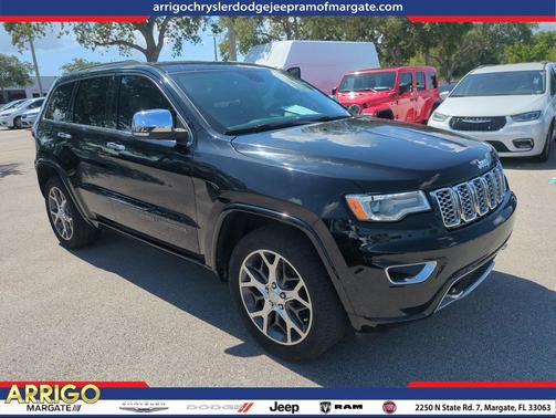 Diamond Black Crystal Pearlcoat 2019 Jeep Grand Cherokee Overland