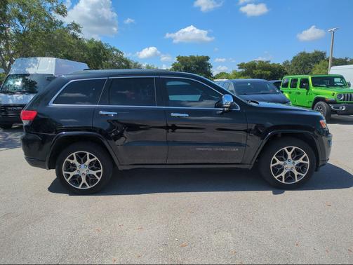 Diamond Black Crystal Pearlcoat 2019 Jeep Grand Cherokee Overland