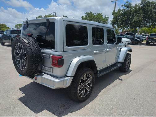Silver Zynith Clearcoat 2024 Jeep Wrangler 4xe High Altitude