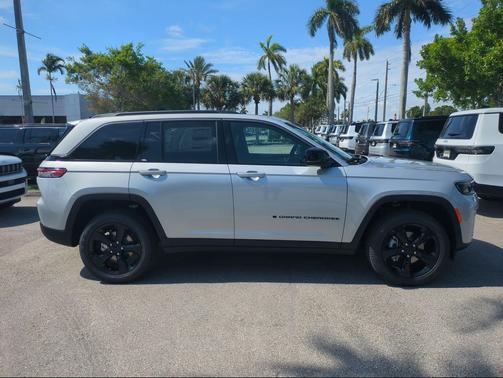 Silver Zynith 2026 Jeep Grand Cherokee Limited