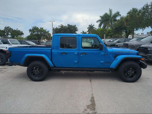 Hydro Blue Pearlcoat 2024 Jeep Gladiator High Tide