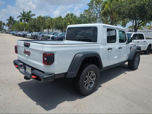 Bright White Clearcoat 2026 Jeep Gladiator Mojave 4x4