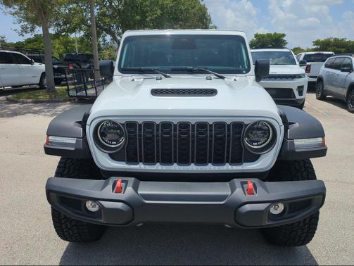 Bright White Clearcoat 2026 Jeep Gladiator Mojave 4x4