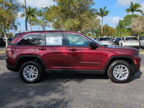 2025 Jeep Grand Cherokee Laredo