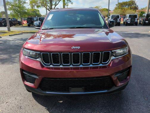 2025 Jeep Grand Cherokee Laredo