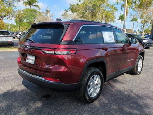 2025 Jeep Grand Cherokee Laredo