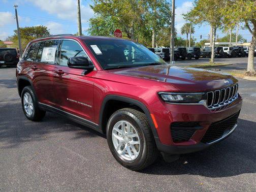 2025 Jeep Grand Cherokee Laredo