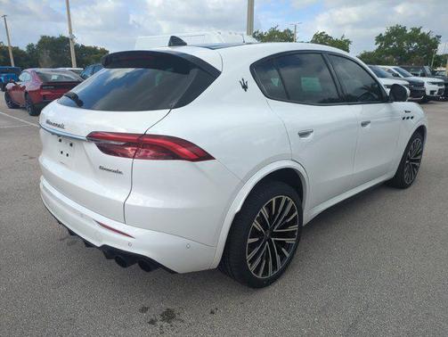 Bianco 2023 Maserati Grecale Modena