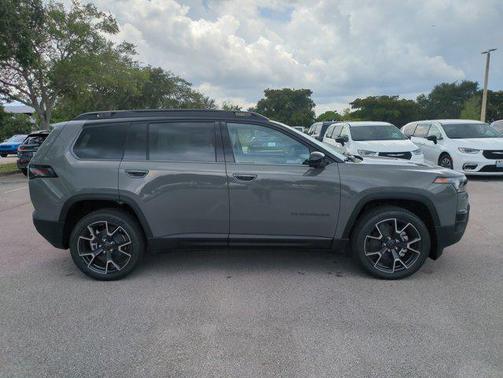 Sting-Gray Clearcoat 2026 Jeep Cherokee Overland