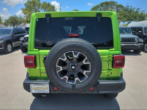 Mojito Clearcoat 2026 Jeep Wrangler 4-Door Sahara 4x4