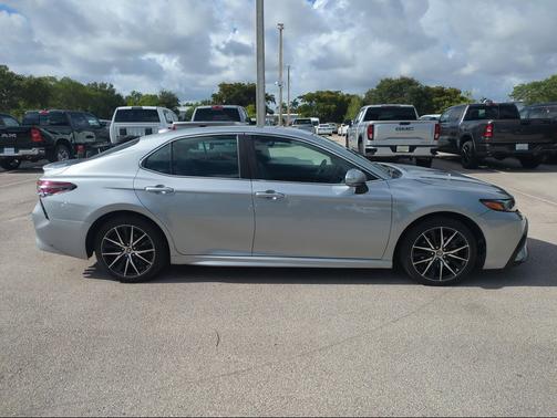 Celestial Silver Metallic 2023 Toyota Camry SE
