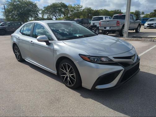 Celestial Silver Metallic 2023 Toyota Camry SE