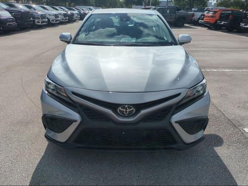Celestial Silver Metallic 2023 Toyota Camry SE