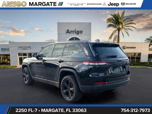 Diamond Black Crystal Pearlcoat 2025 Jeep Grand Cherokee Limited