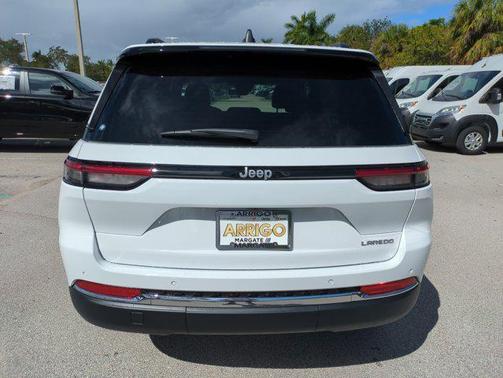 2025 Jeep Grand Cherokee Laredo