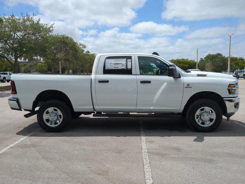 2025 RAM 2500 Tradesman Crew Cab 4x4 6'4' Box