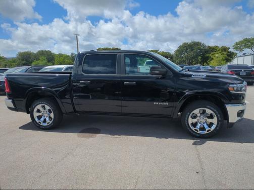 Diamond Black Crystal Pearlcoat 2026 RAM 1500 Lone Star