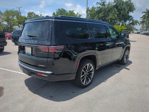 Diamond Black Crystal Pearlcoat 2023 Jeep Wagoneer Series III 4x4