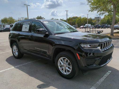 2025 Jeep Grand Cherokee Laredo