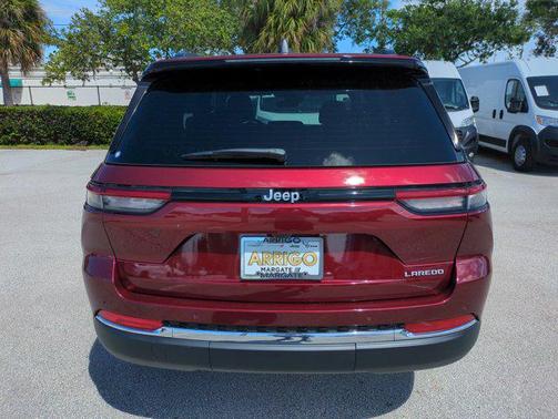 2025 Jeep Grand Cherokee Laredo