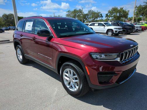 2025 Jeep Grand Cherokee Laredo