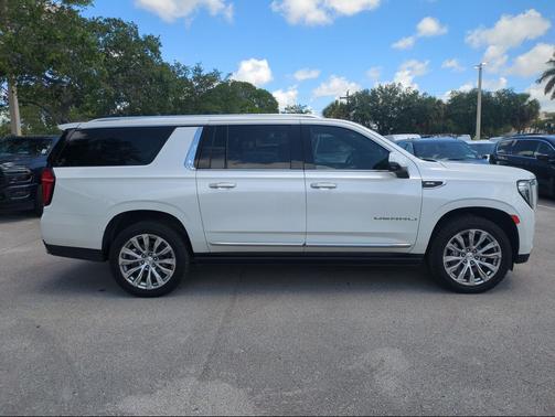 White Frost 2022 GMC Yukon XL Denali